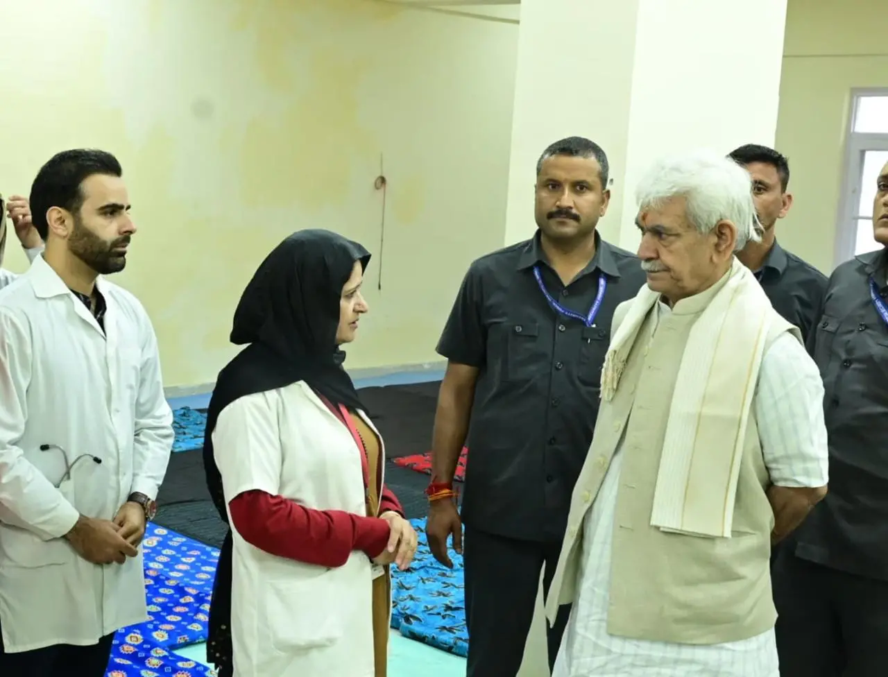 J&K LG Manoj Sinha Reviews Security in Border Areas, Mourns Death of Senior Official in Pak Shelling