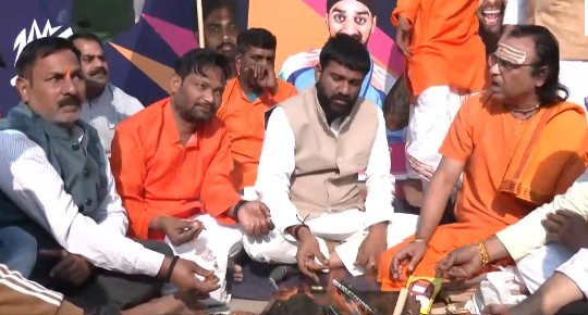 Havan Rituals and Cricket Fans' Beliefs Ahead of India-Pakistan Match