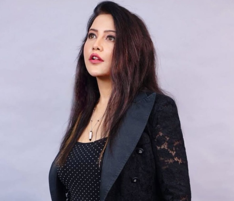 New Song 'Shambhu Re' Reflects Amruta Fadnavis' Passion for Music.webp