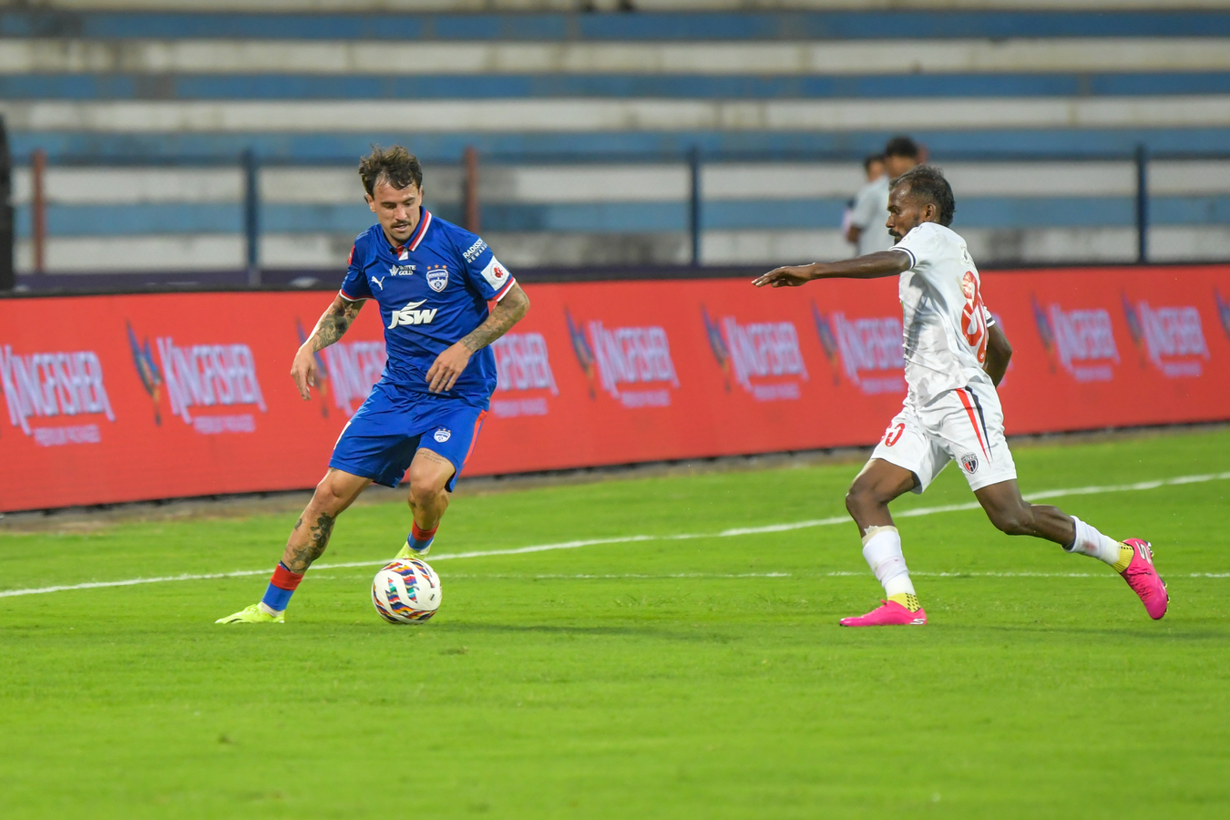 Kanteerava Stadium: Bengaluru FC and NorthEast United Share the Spoils.webp