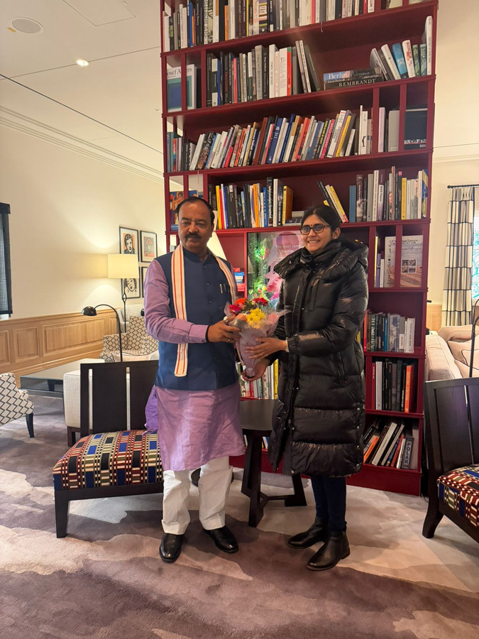 Foreign Delegation Showcases Uttar Pradesh Investment Opportunities.webp