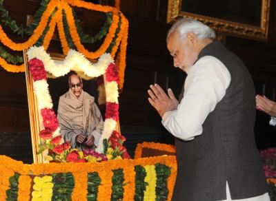 Modi Announces Rajagopalachari Statue Unveiling, Reflects on India's Independence.webp