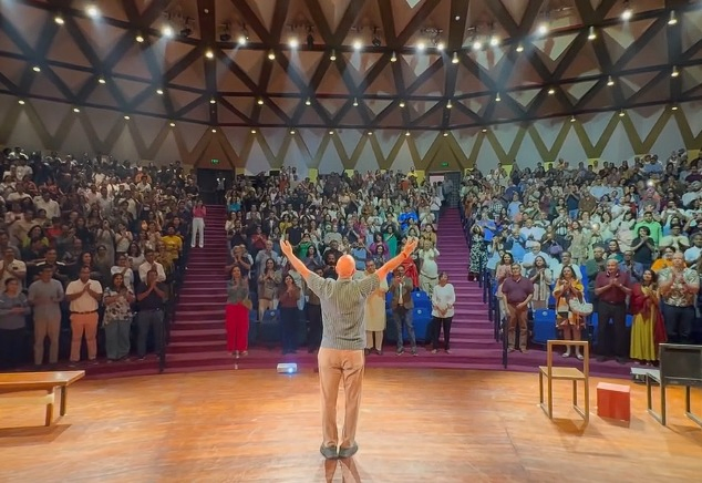 Anupam Kher's Play: Pain Transformed by Performance.webp