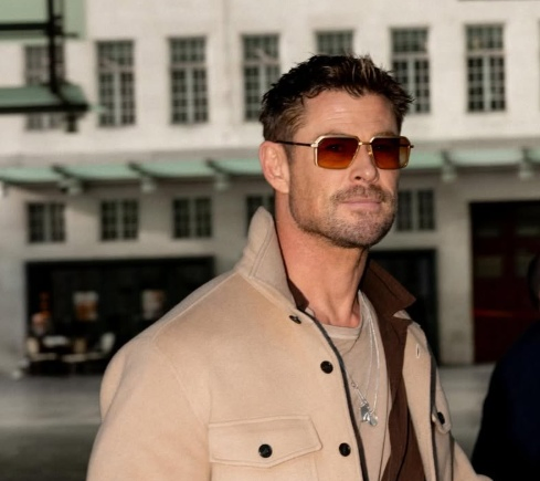 Teenage Disinterest: Hemsworth on His Kids' Reaction to His Career.webp