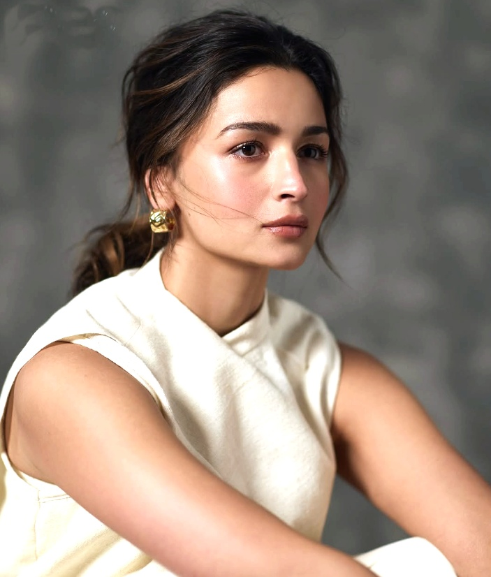 Alia Bhatt Praises Yami Gautam's ‘Haq’ and Shares Warm Wishes.webp