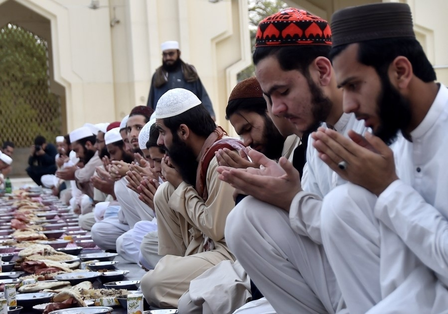 Pakistan Poverty Rises to 11-Year High Amid Economic 'Stabilization'.webp