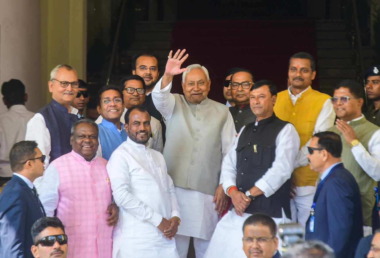 Bihar's Fiscal Health: NDA Defends Restrictions as Opposition Claims Bankruptcy.webp