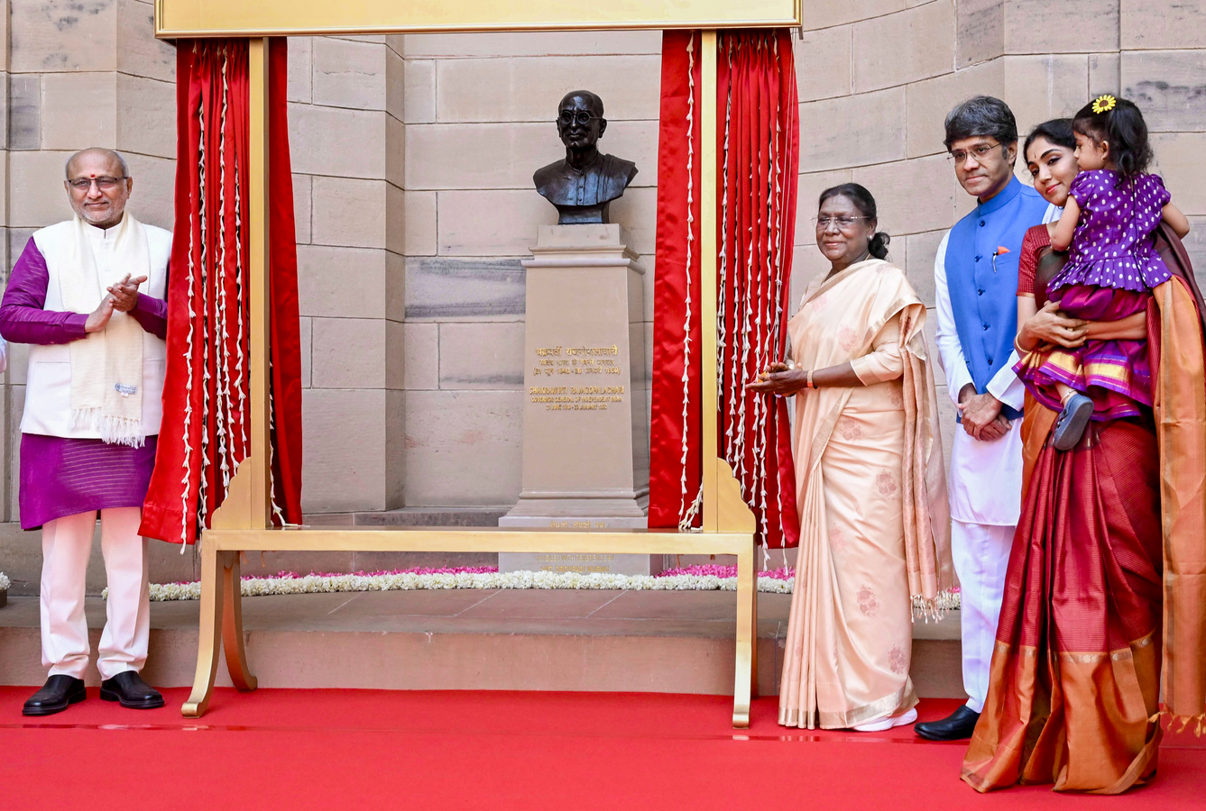 Replacing Lutyens Statue: A Symbolic Shift at India's Presidential Residence.webp