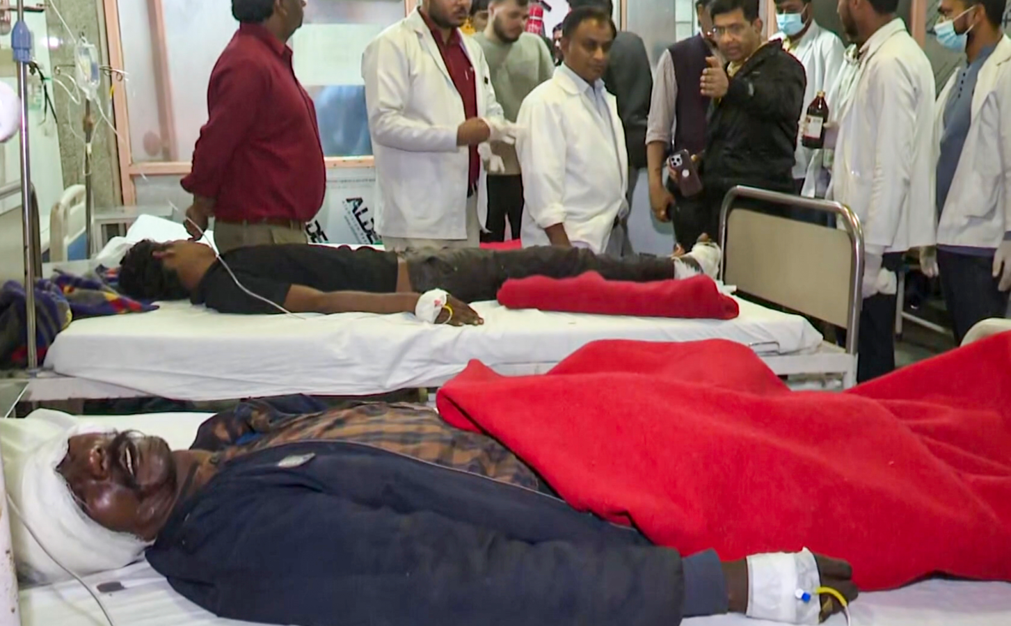 Lucknow Bus Accident: Fatalities and Injuries Reported on Purvanchal Expressway.webp