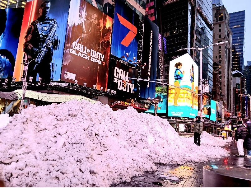 Snowstorm Cuts Power, Disrupts Travel Across US Northeast.webp