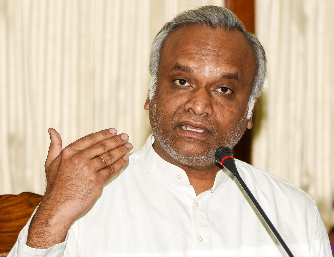 Kharge Accuses BJP of Targeting Youth Congress Over AI Summit.webp