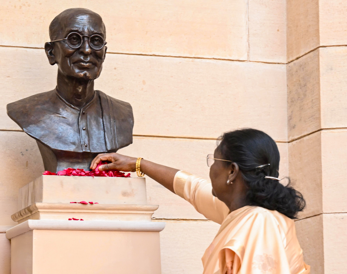 Rajaji Statue Unveiled: Debate on Historical Recognition.webp Rajaji Statue Unveiled: Debate on Historical Recognition.webp