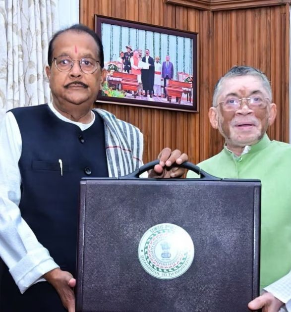 Jharkhand's 2026-27 Budget Prioritizes Welfare, Addresses Funding Concerns.webp