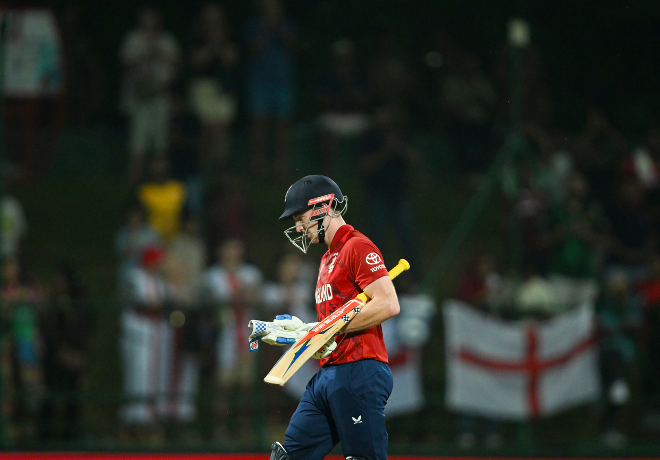 England Storm into Semis After Thrilling Pakistan Victory.webp