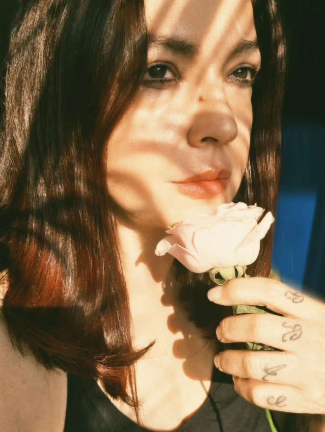 Pooja Bhatt Shares Special Birthday Moment: A 10-Year Sobriety Journey.webp