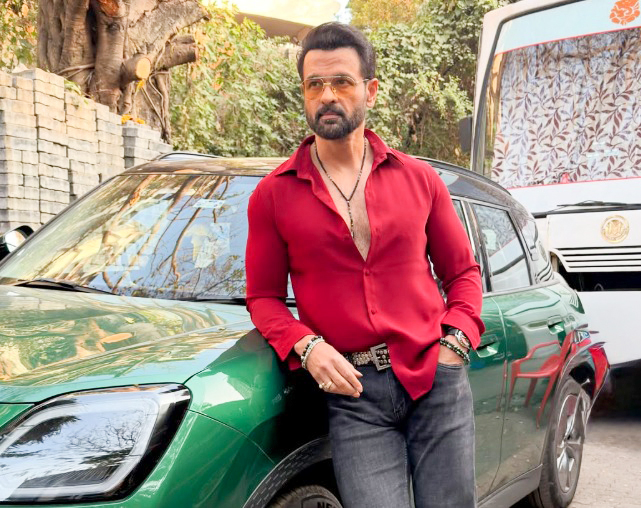 Throwback Photo: Rohit Roy and Sudhanshu Pandey.webp