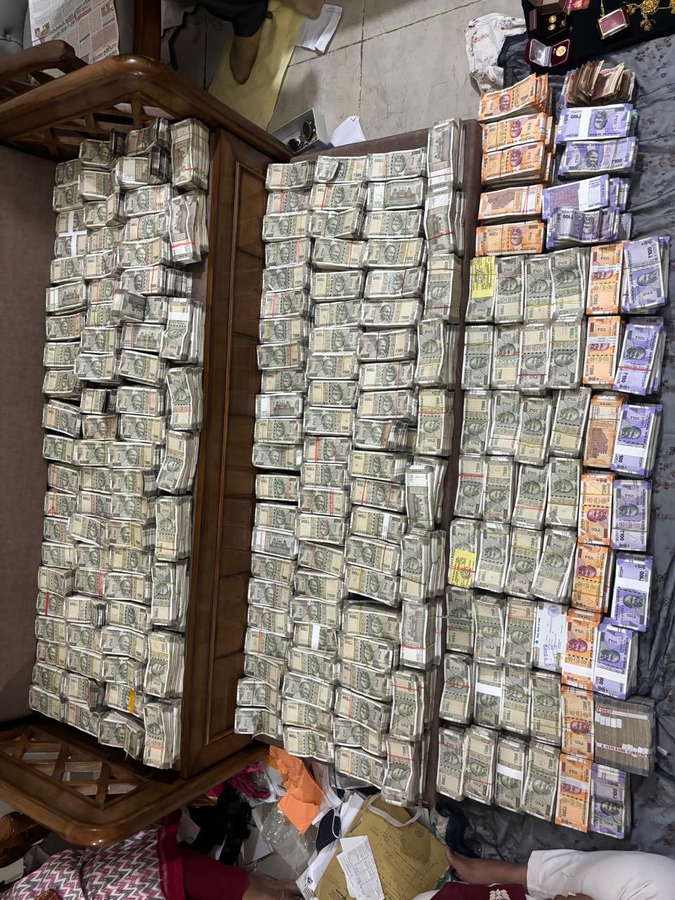 Rs 4.27 Crore Uncovered in Bribery Investigation – Odisha Mining Official Arrested.webp