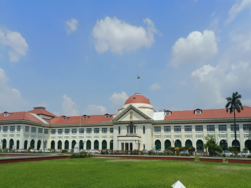 Employee Rights: Patna HC Protects Absorbed Staff and Reinstates Dismissed Clerk.webp