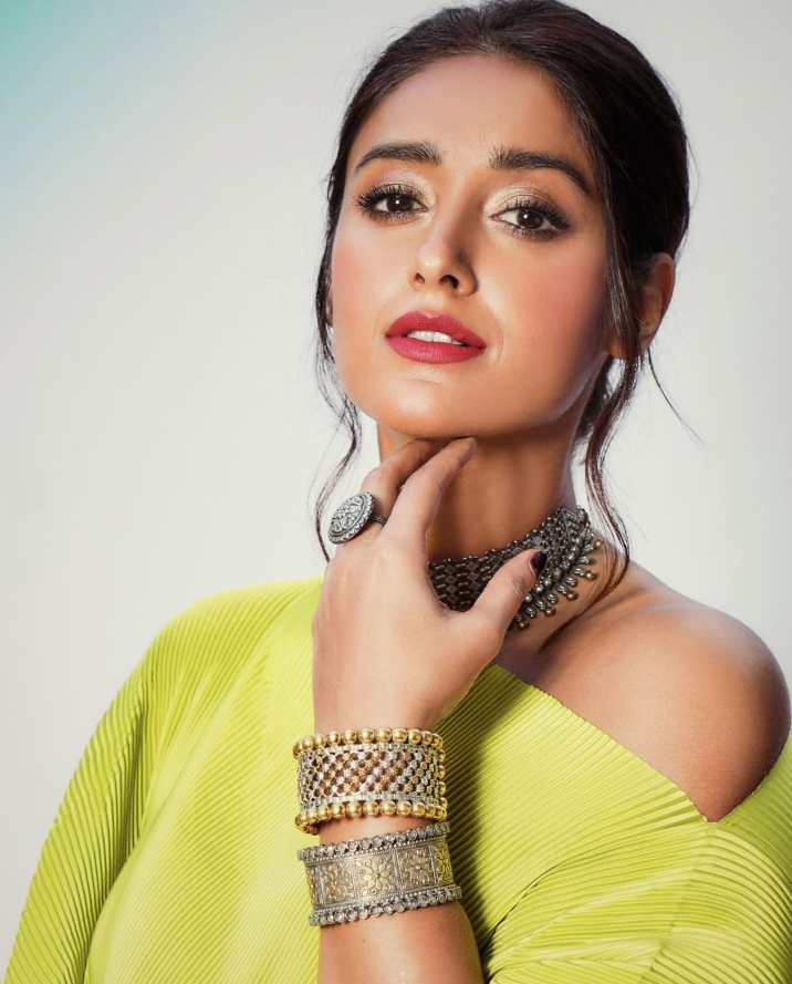 Ileana D'Cruz Highlights Absurdity of 'Bounce Back' Pressure on Mothers.webp