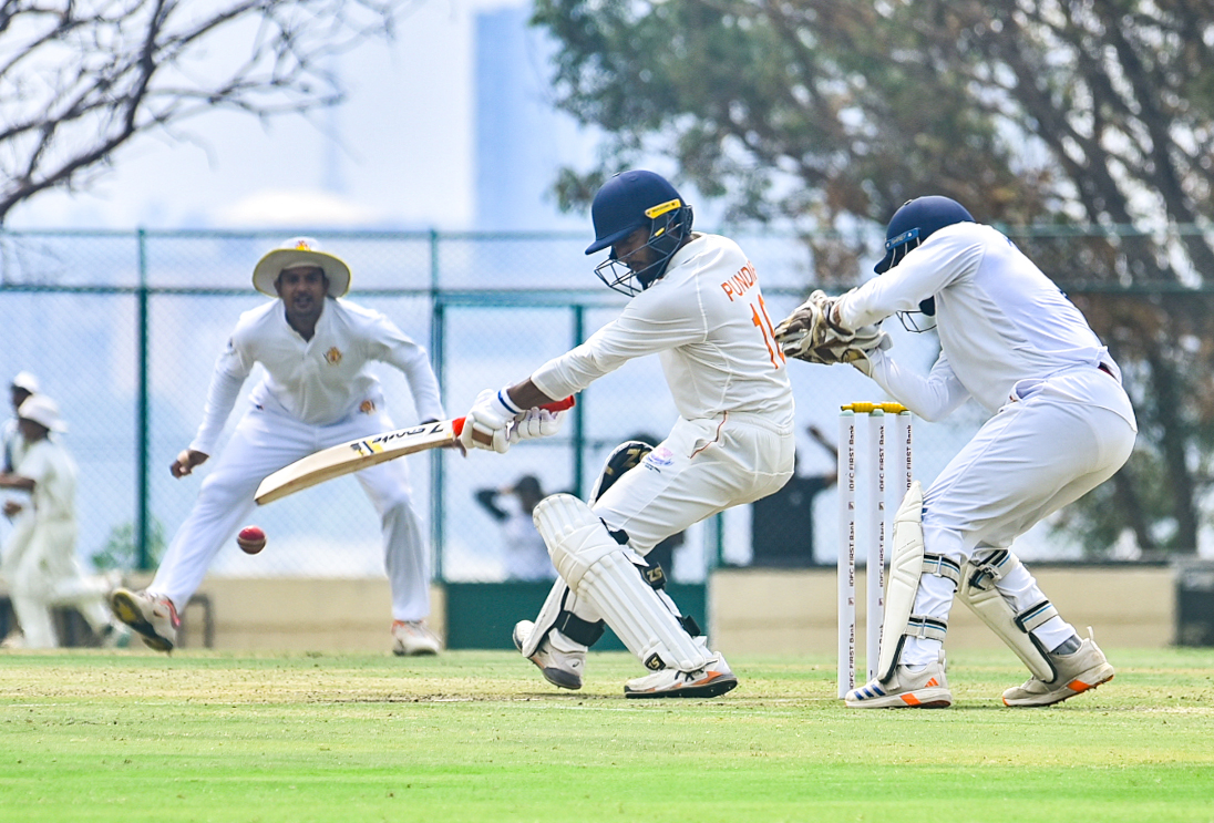 J&K Dominates Karnataka, Builds 584 in Ranji Trophy Clash.webp