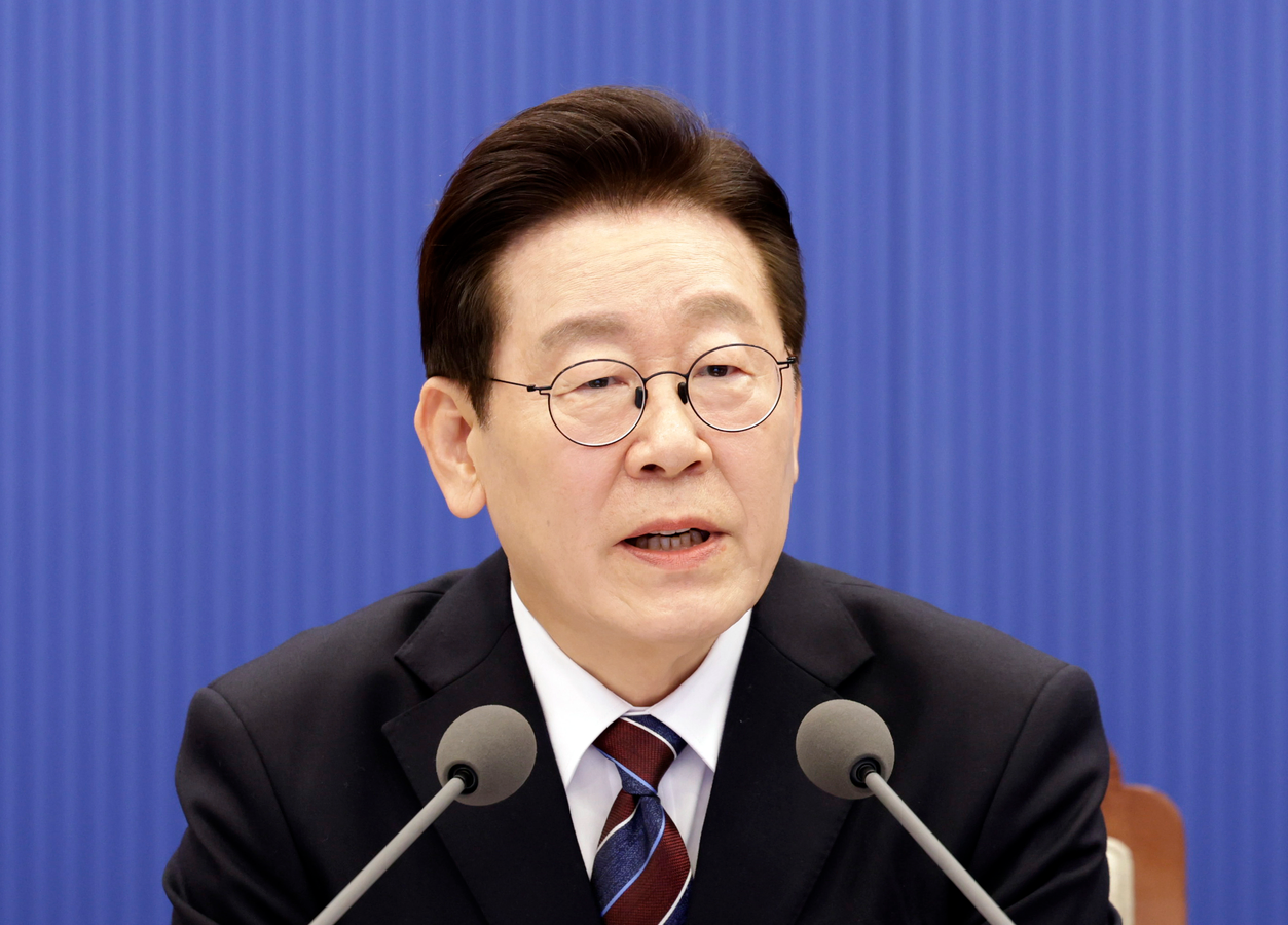 South Korea Seeks Dialogue with North Korea Amidst Pyongyang's Hesitation.webp