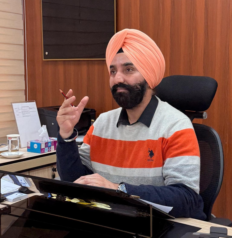 Effective Grievance Redressal: Shramik Warta Improves Worker Outcomes.webp