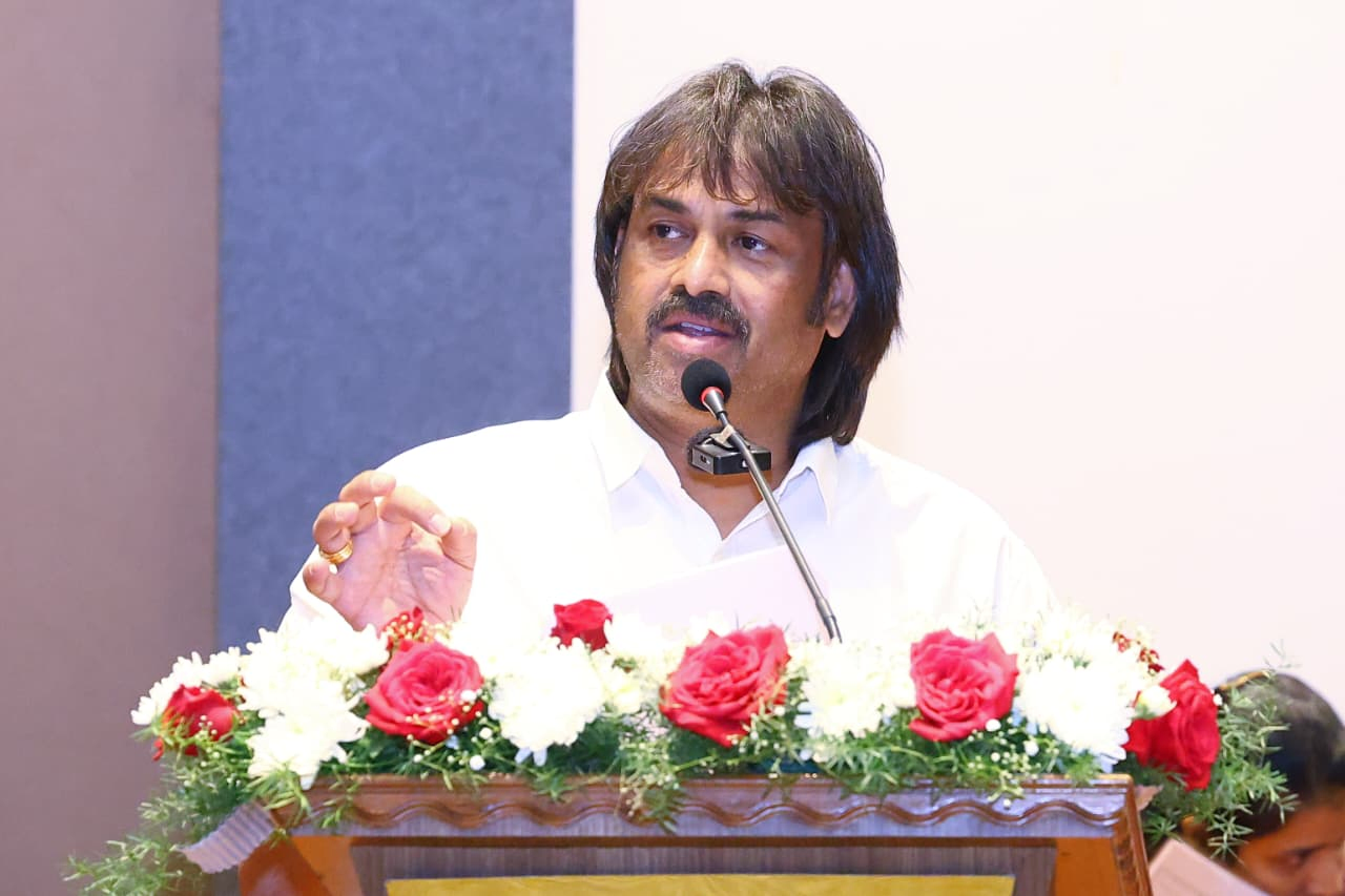 Minister Advocates for Limiting Social Media Use for Young People.webp