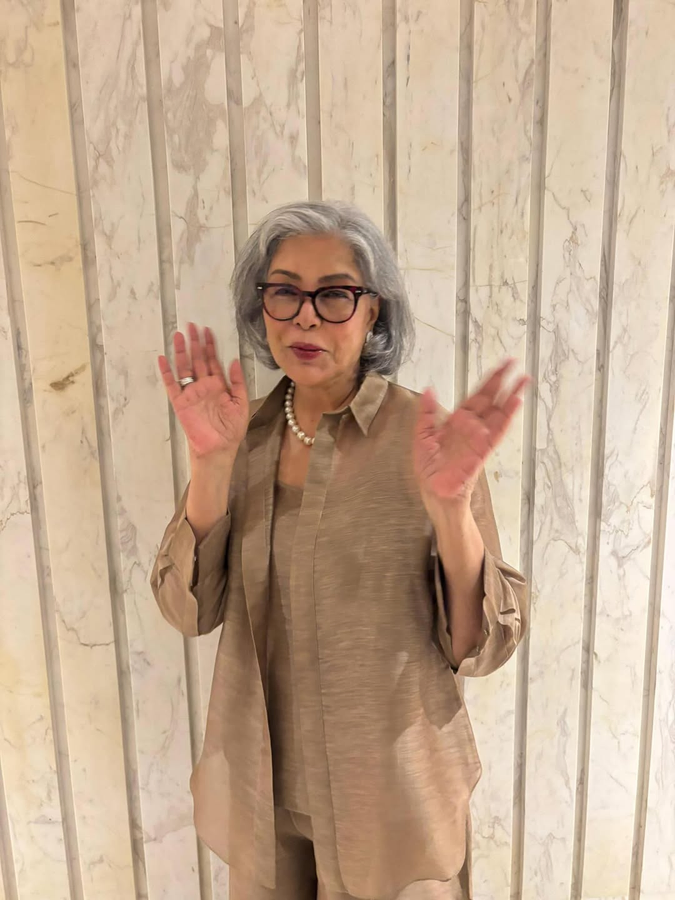 Zeenat Aman Champions 'Old is Gold' in Repeat Outfit Trend.webp