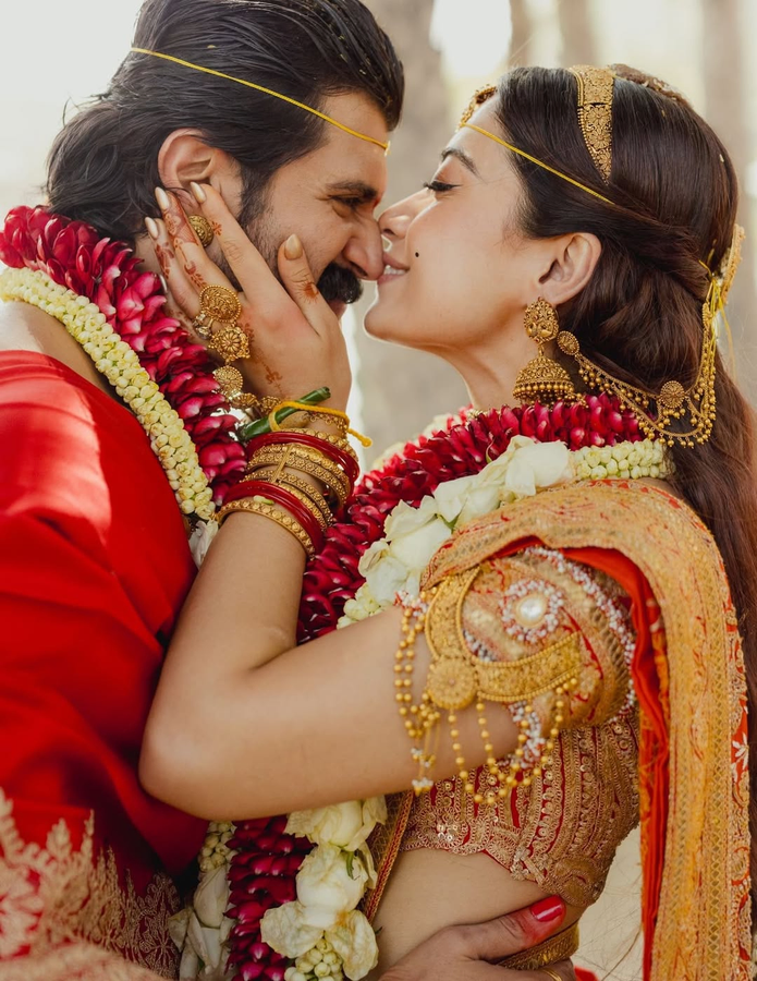 'Virosh' Wedding: Vijay Deverakonda and Rashmika Mandanna Announce Union.webp