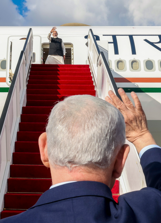 Modi Returns to India After Discussions on Key Agreements.webp
