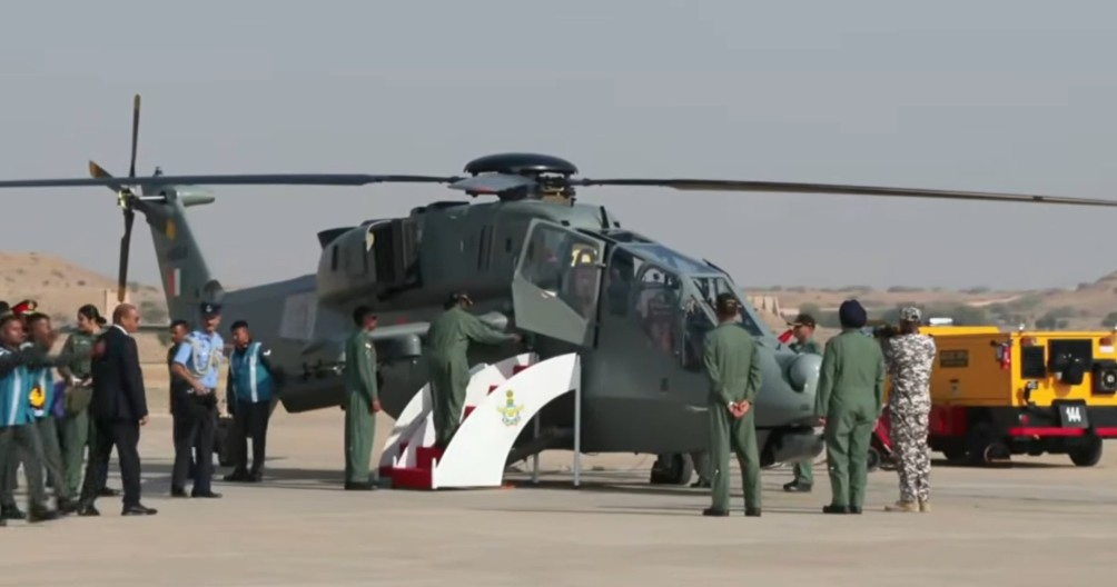 President Murmu Observes Border Areas via LCH Flight.webp