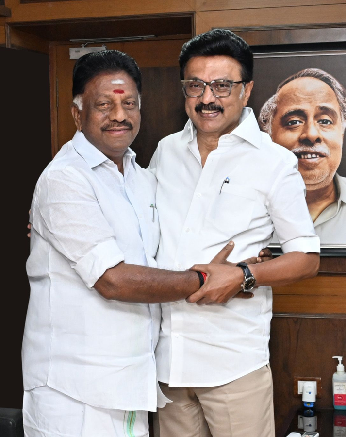 Panneerselvam Joins DMK, Signaling Political Shift