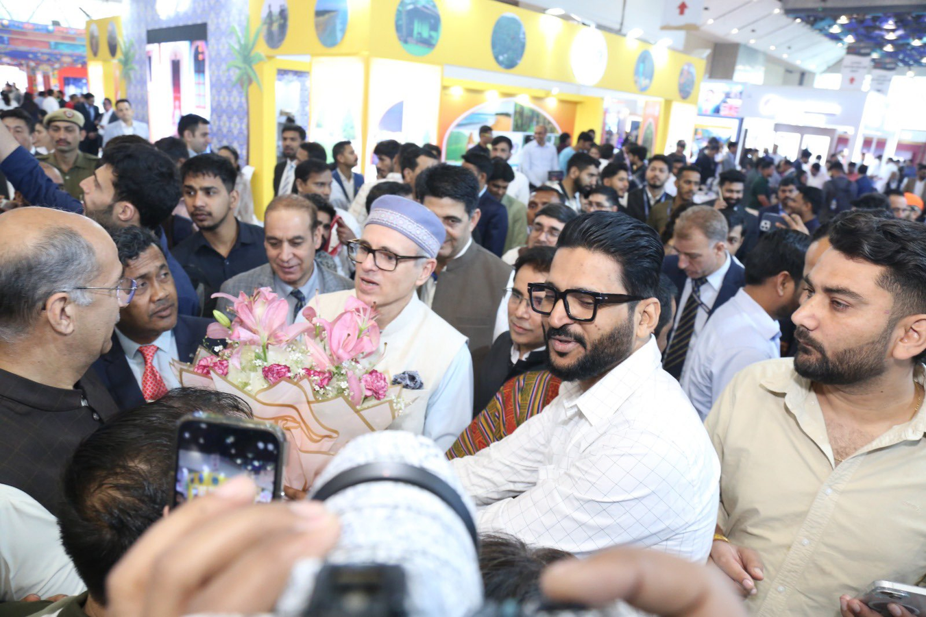 Tourism Push: CM Highlights J&K's Year-Round Appeal.webp