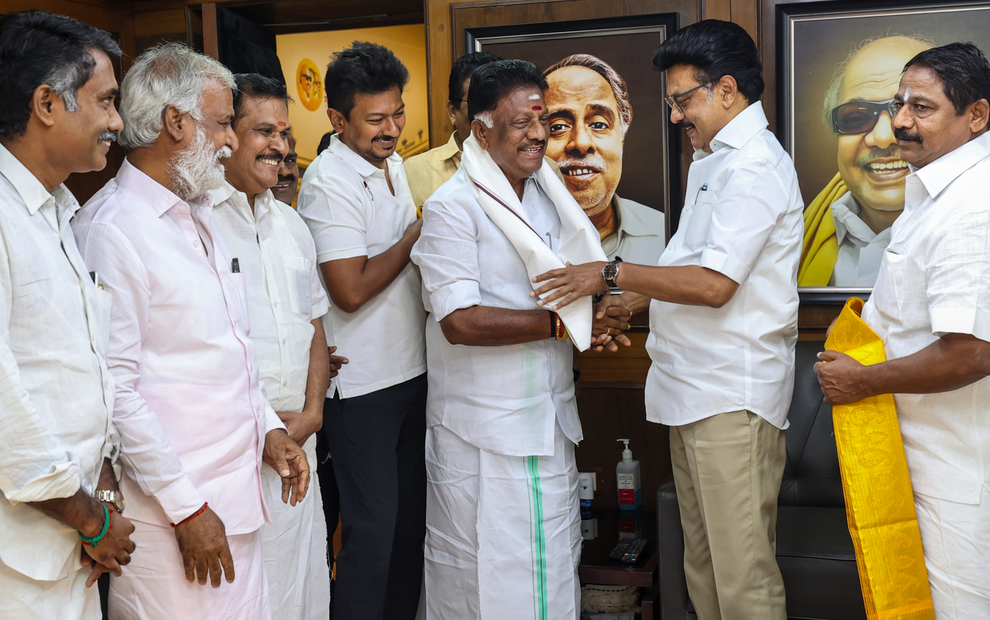 OPS's DMK Switch: A Major Blow to AIADMK Ahead of Elections.webp