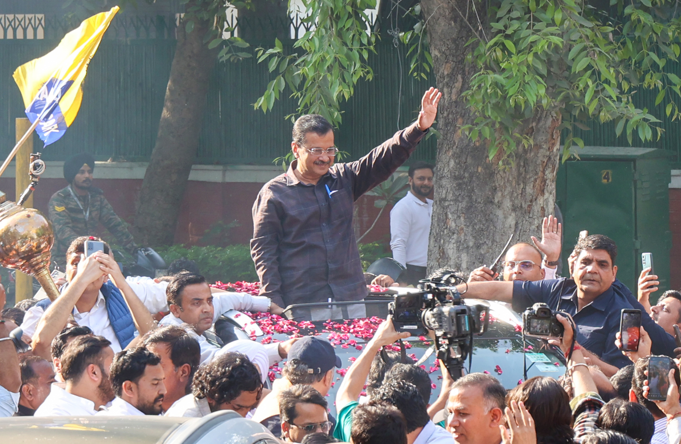 Delhi Court Discharges Kejriwal and Sisodia in Liquor Policy Case.webp