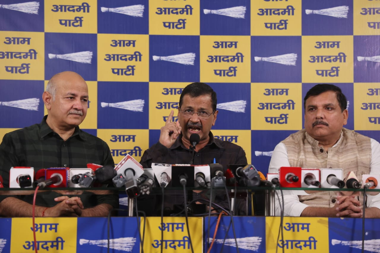 Kejriwal Accuses Centre of Conspiracy Against AAP.webp