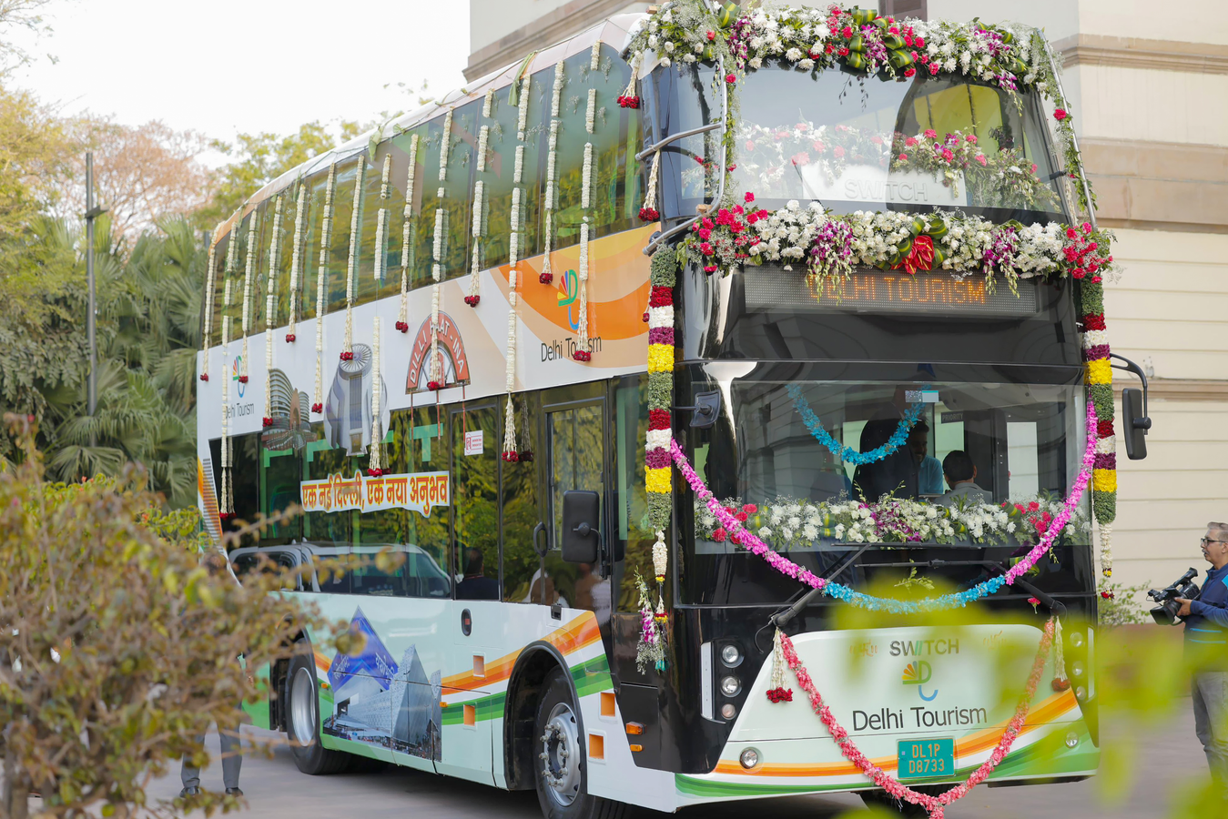 Delhi Launches New Electric Double-Decker Tourist Bus Service.webp