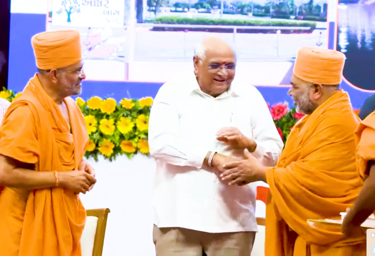 Shri Kashtabhanjan Hanuman Temple and Beyond: Botad's Spiritual Growth.webp