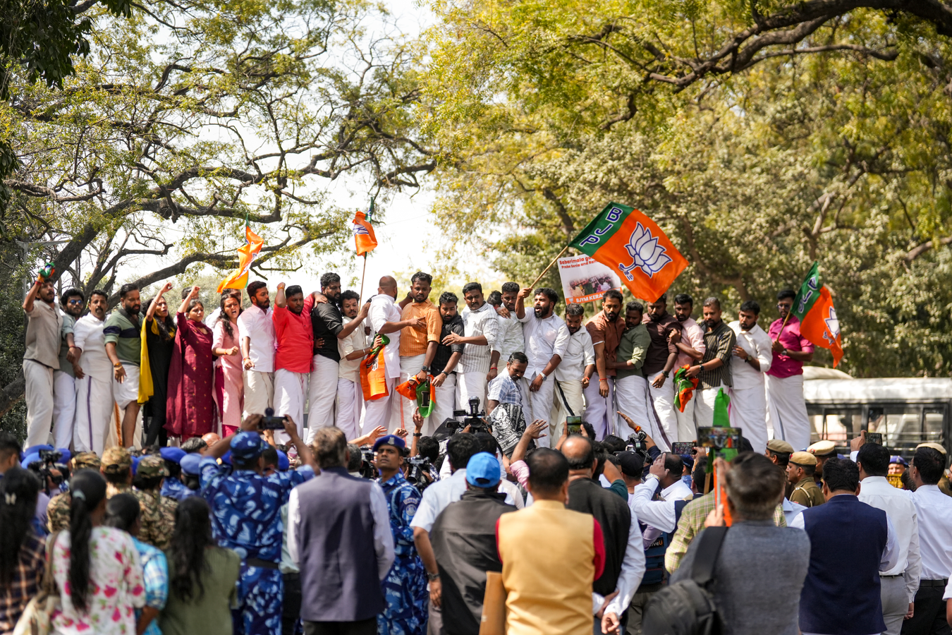 BJP Youth Wing Protests Allegations of Congress Involvement in Sabarimala Gold Theft.webp