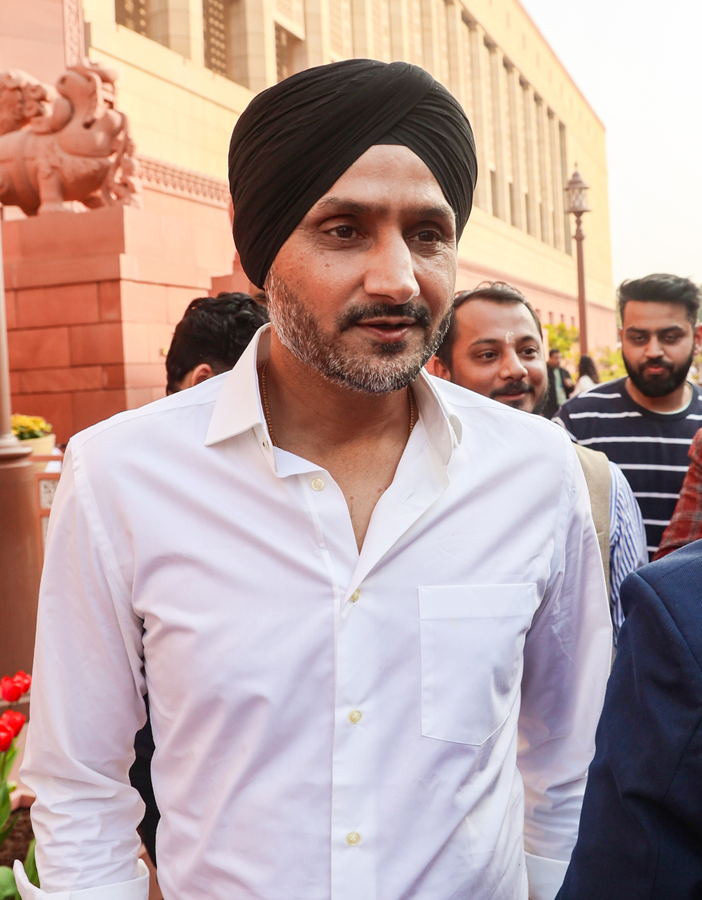 Court Acquits Kejriwal and Sisodia; Harbhajan Singh Posts 'Satyameva Jayate'.webp