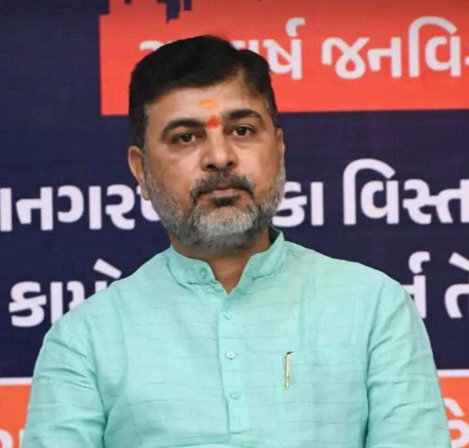 Rural Development Focus: Gujarat Government Supports Crime-Free Villages.webp