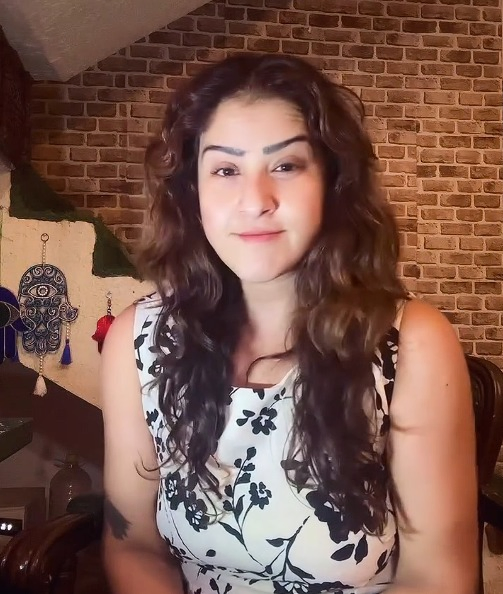 Actress Shilpa Shinde Channels Mumtaz in Nostalgic Dance Recreation.webp