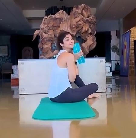 Shilpa Shetty's Fitness Routine: Yoga and Core Strength.webp Shilpa Shetty's Fitness Routine: Yoga and Core Strength.webp