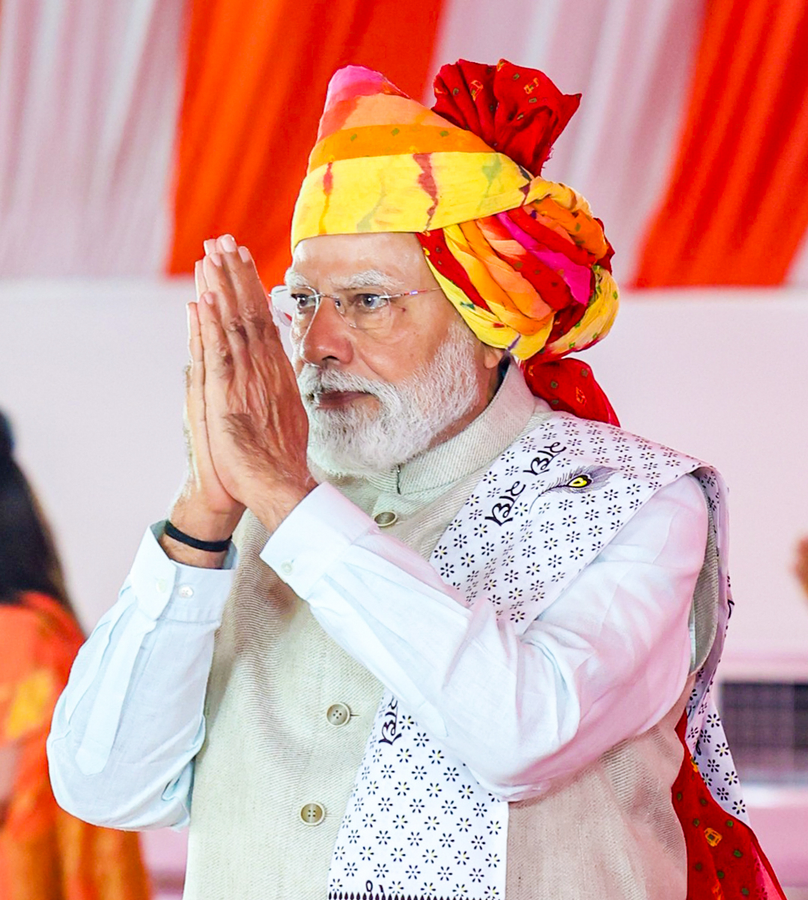 PM Modi Holds Roadshow in Sanand Ahead of Semiconductor Facility Inauguration