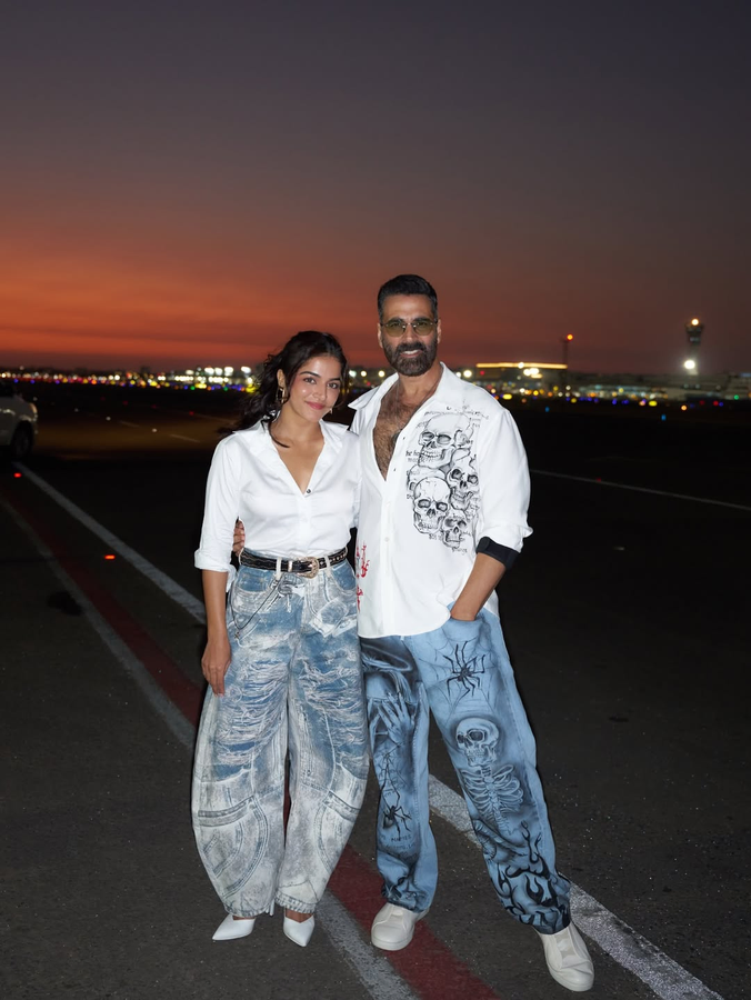 Akshay Kumar & Wamiqa Gabbi Promote 'Bhoot Bangla' in Matching Outfits.webp