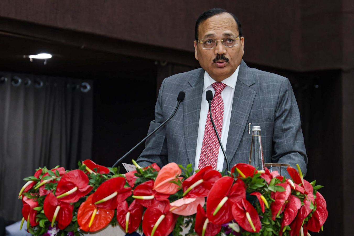 Chief Justice Offers Prayers at Venkateswara Temple.webp