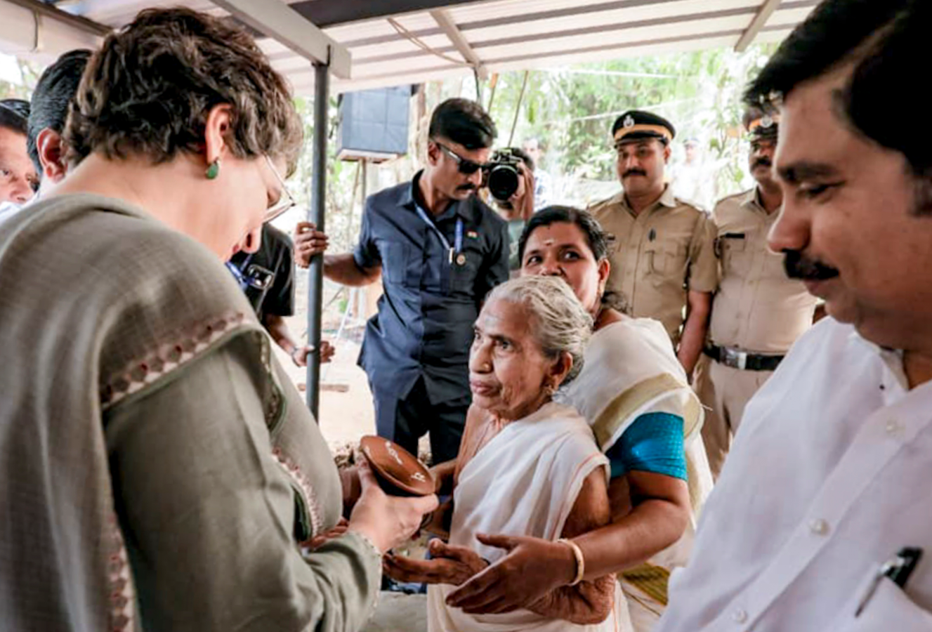 Supporting Wayanad's Heritage: Priyanka Gandhi's Interaction with Potters.webp