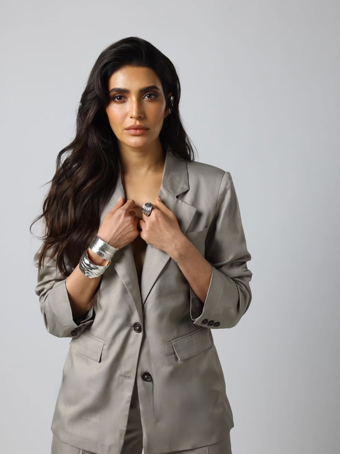 "Don't Give Up": Karishma Tanna Shares Inspiring Message.webp "Don't Give Up": Karishma Tanna Shares Inspiring Message.webp