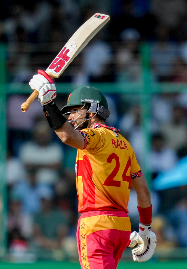 South Africa Limits Zimbabwe in T20 World Cup Clash.webp