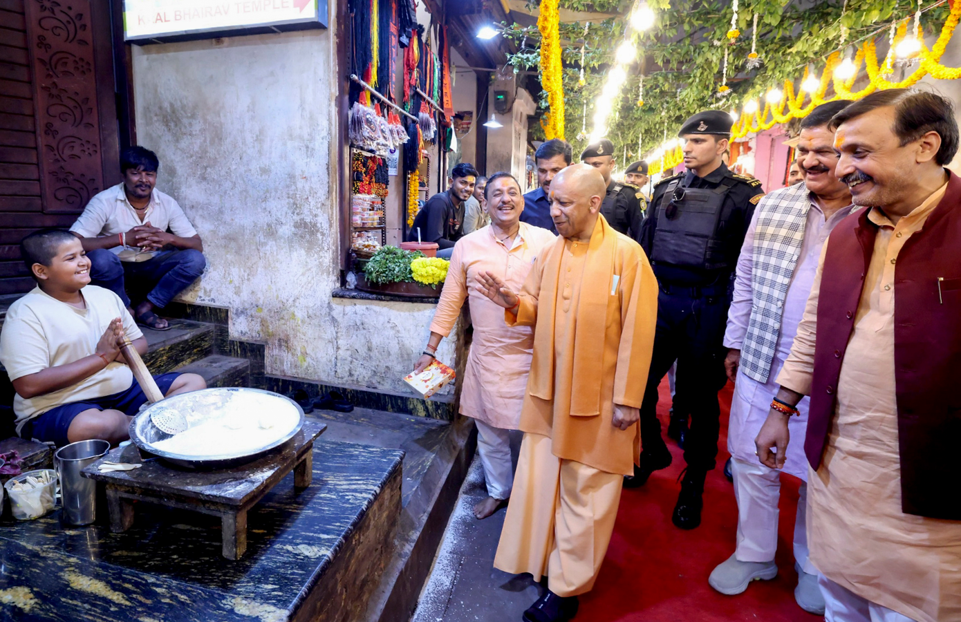 Uttar Pradesh Chief Minister Reviews Development Projects in Varanasi.webp